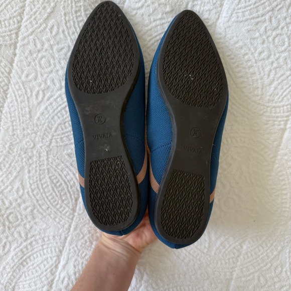 VIVAIA Women's Navy and Tan Flats - Picture 4 of 5